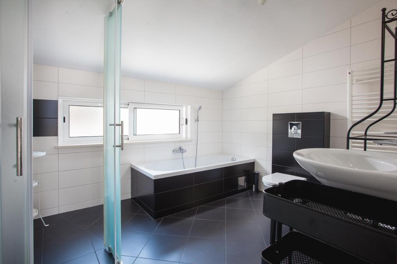 Apartments Leut 80M From The Sea 伯德古拉 客房 照片