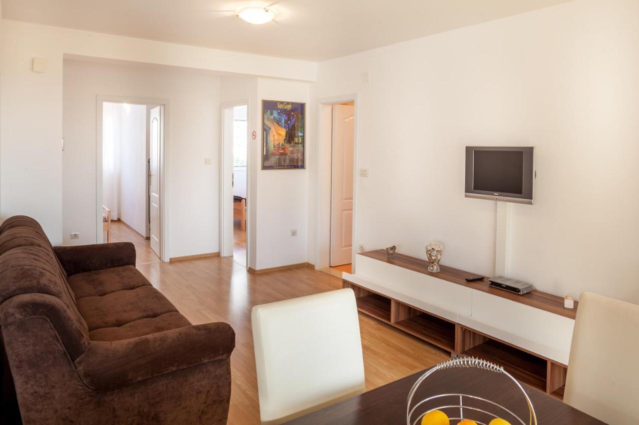 Apartments Leut 80M From The Sea 伯德古拉 客房 照片