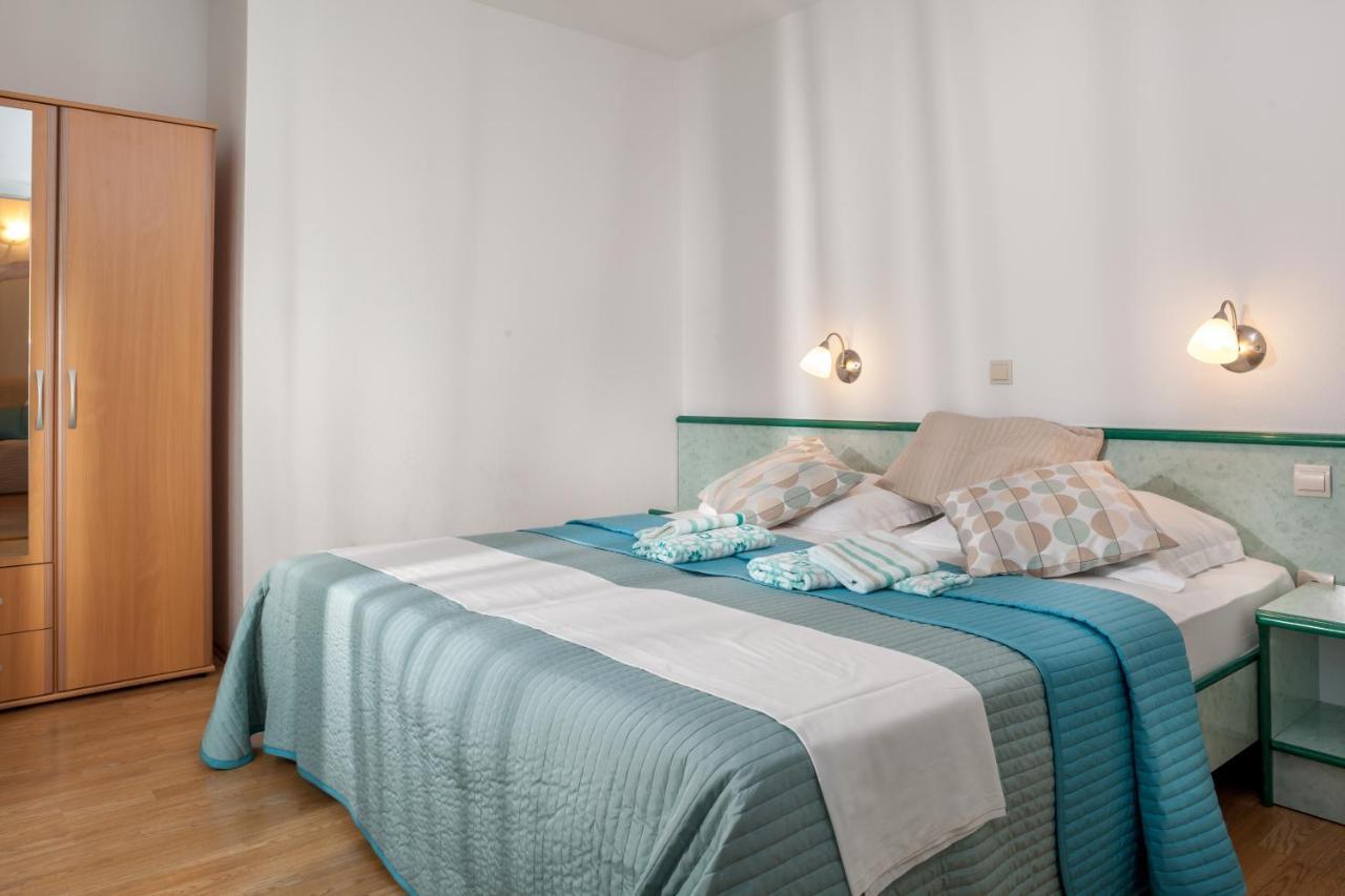 Apartments Leut 80M From The Sea 伯德古拉 客房 照片