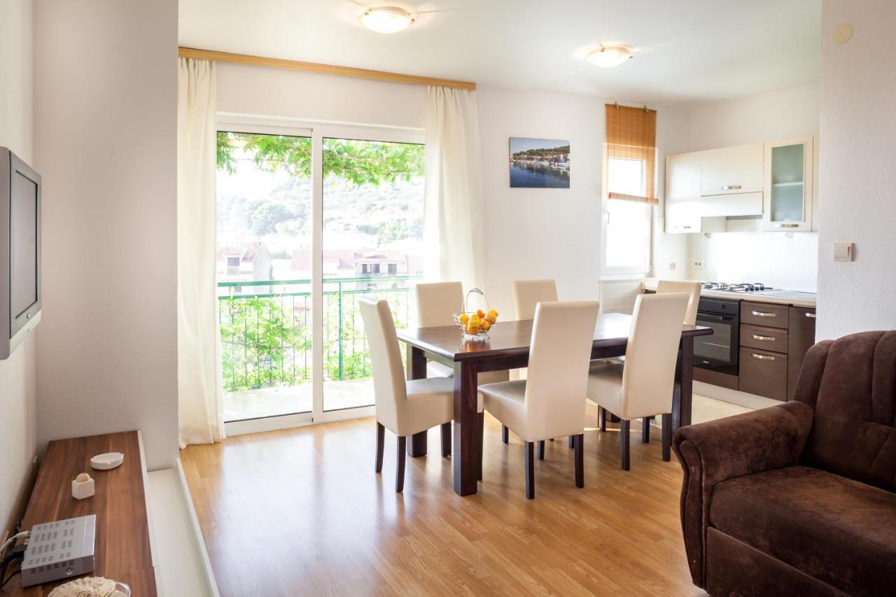 Apartments Leut 80M From The Sea 伯德古拉 客房 照片