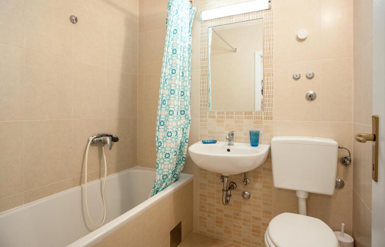 Apartments Leut 80M From The Sea 伯德古拉 客房 照片