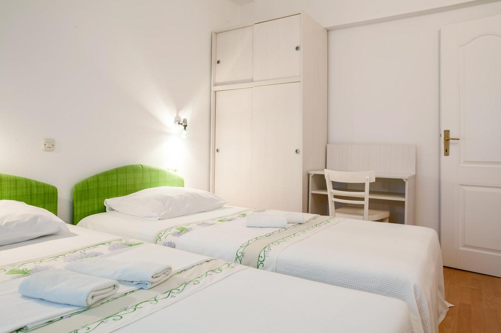 Apartments Leut 80M From The Sea 伯德古拉 客房 照片