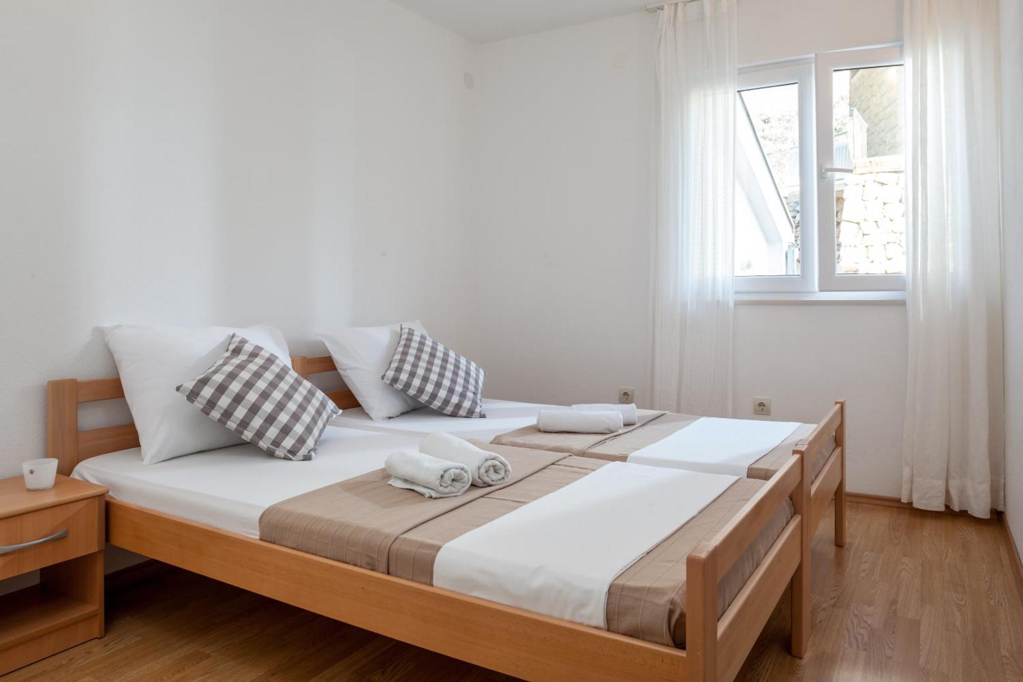 Apartments Leut 80M From The Sea 伯德古拉 客房 照片
