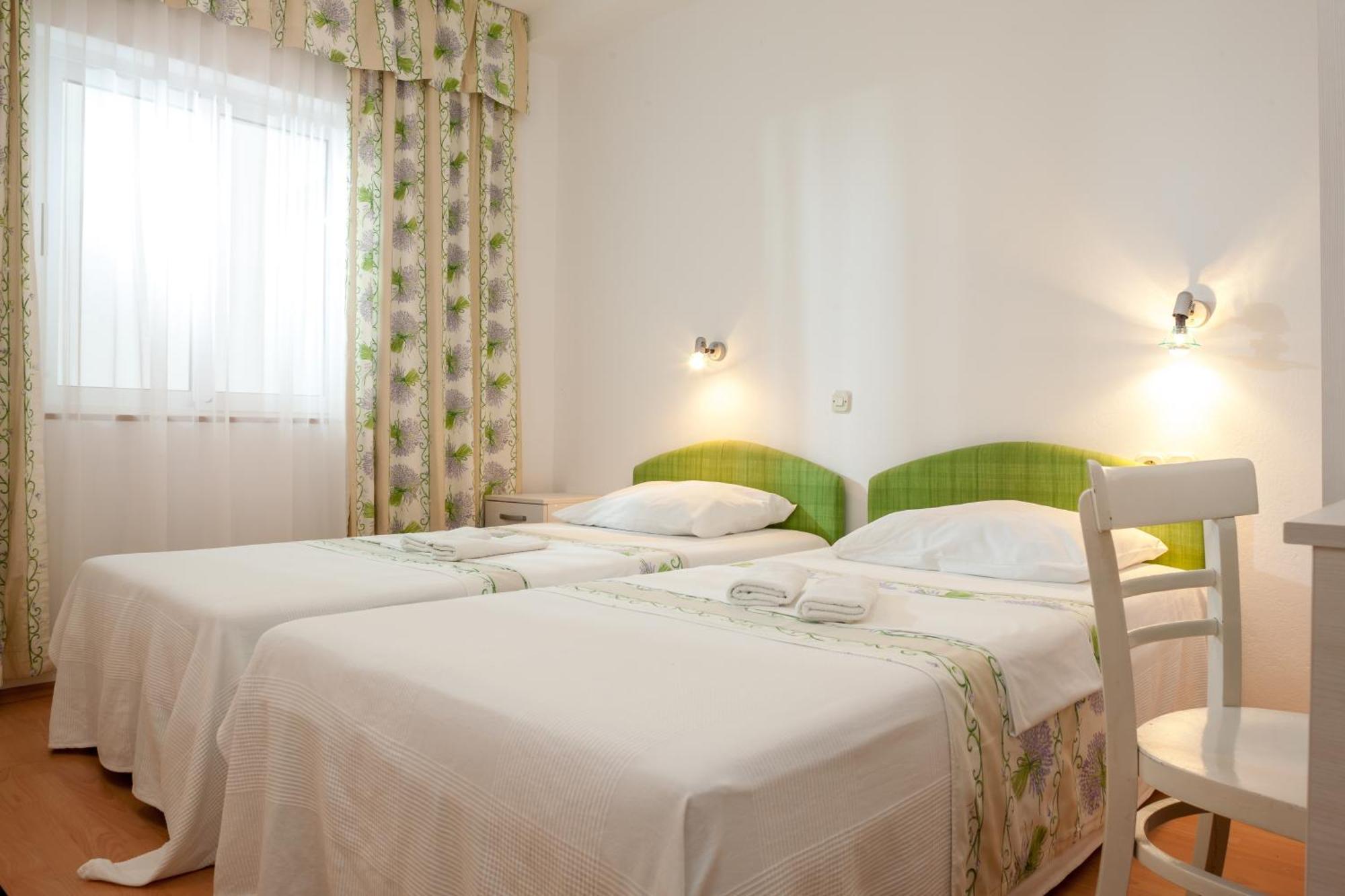 Apartments Leut 80M From The Sea 伯德古拉 客房 照片