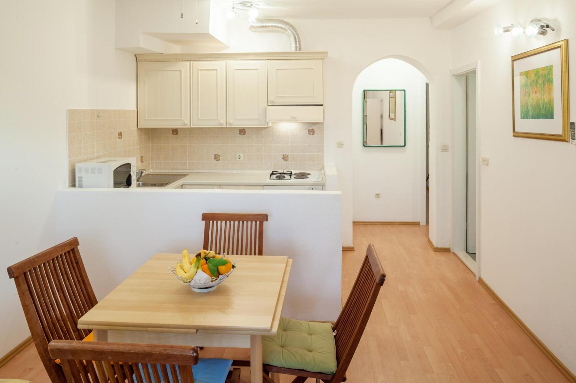 Apartments Leut 80M From The Sea 伯德古拉 客房 照片