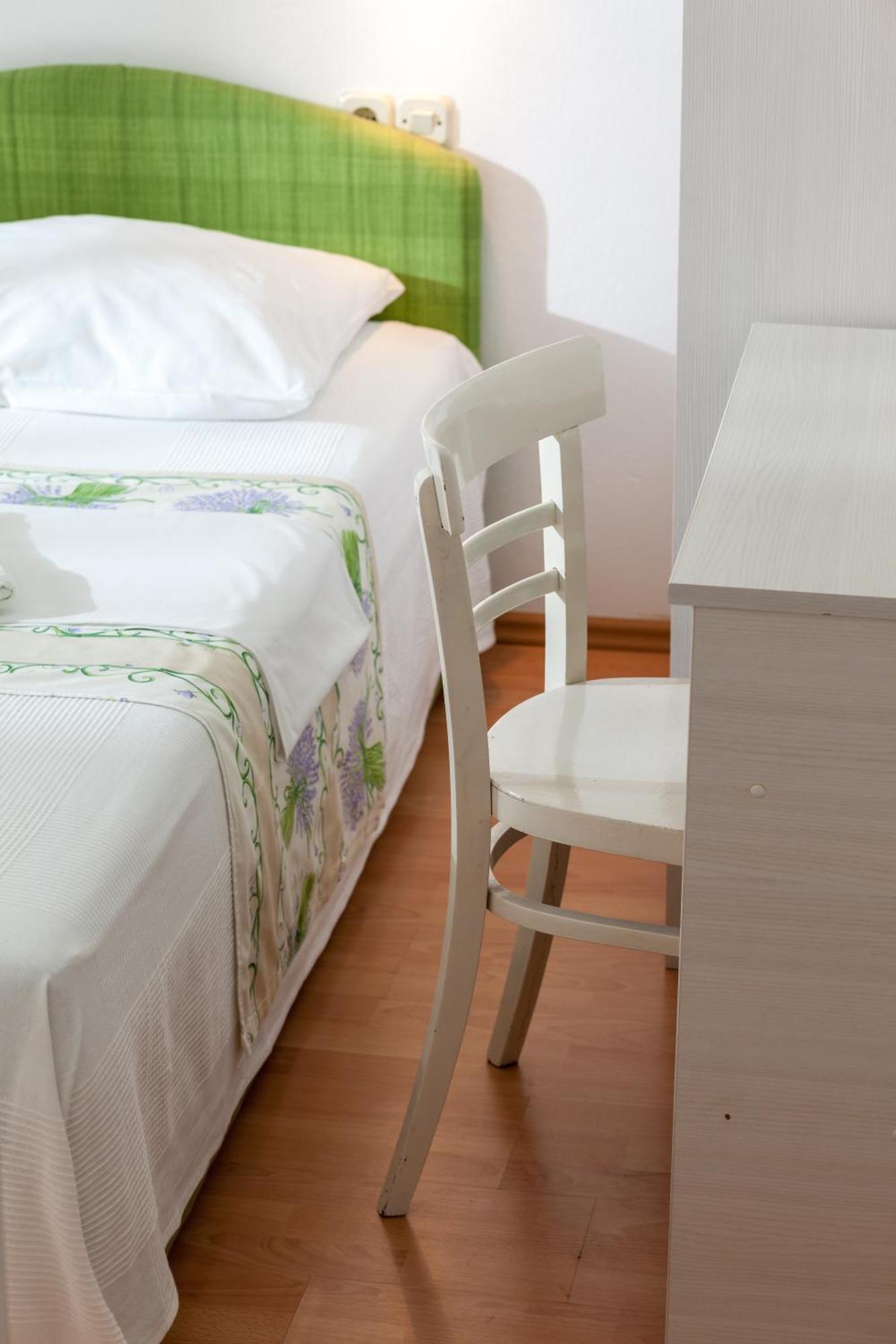 Apartments Leut 80M From The Sea 伯德古拉 客房 照片