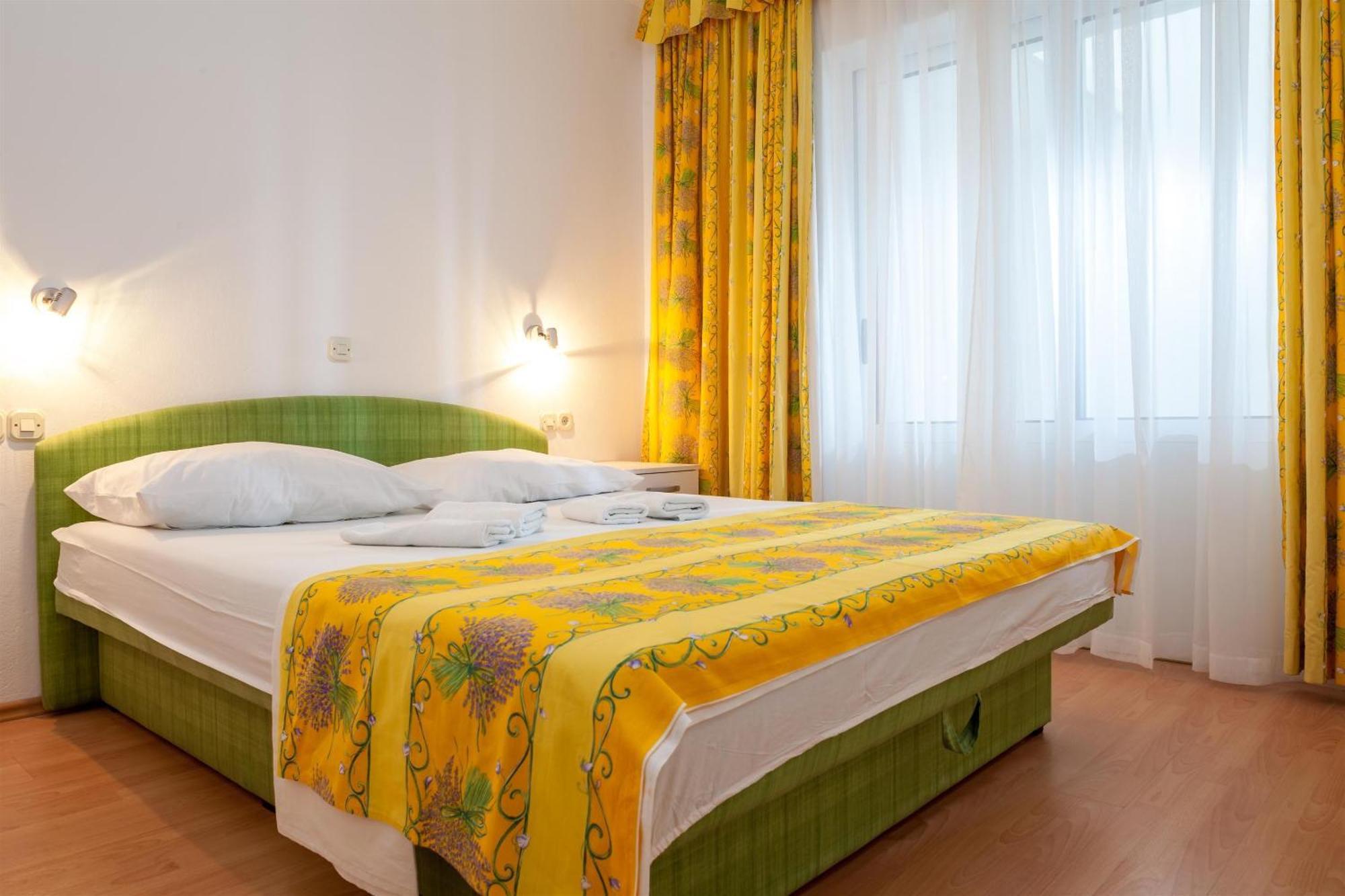 Apartments Leut 80M From The Sea 伯德古拉 客房 照片