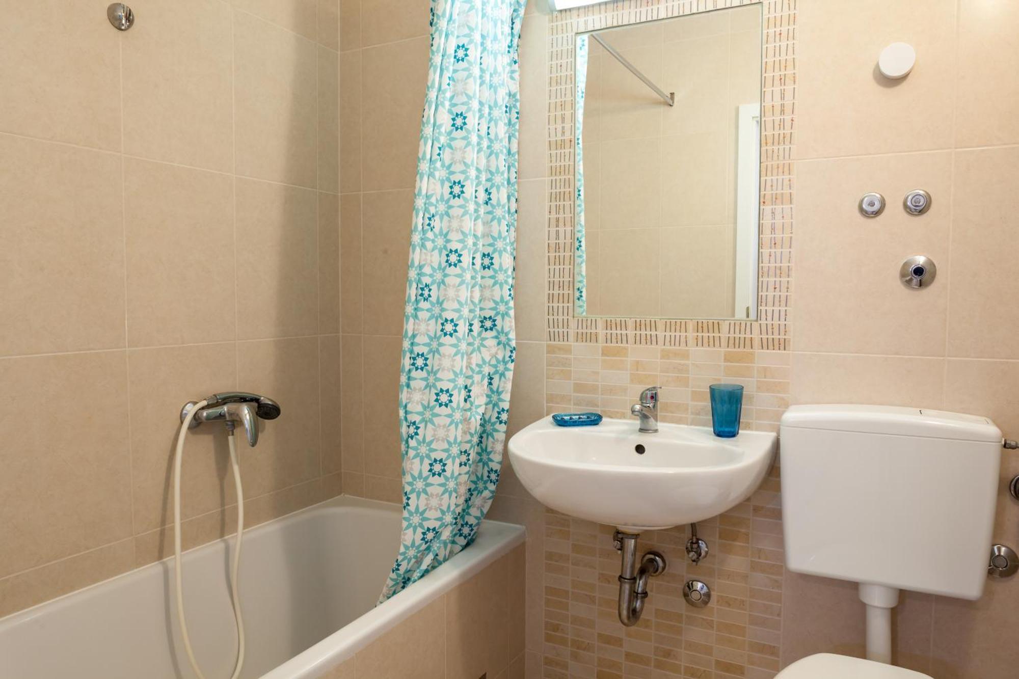 Apartments Leut 80M From The Sea 伯德古拉 客房 照片