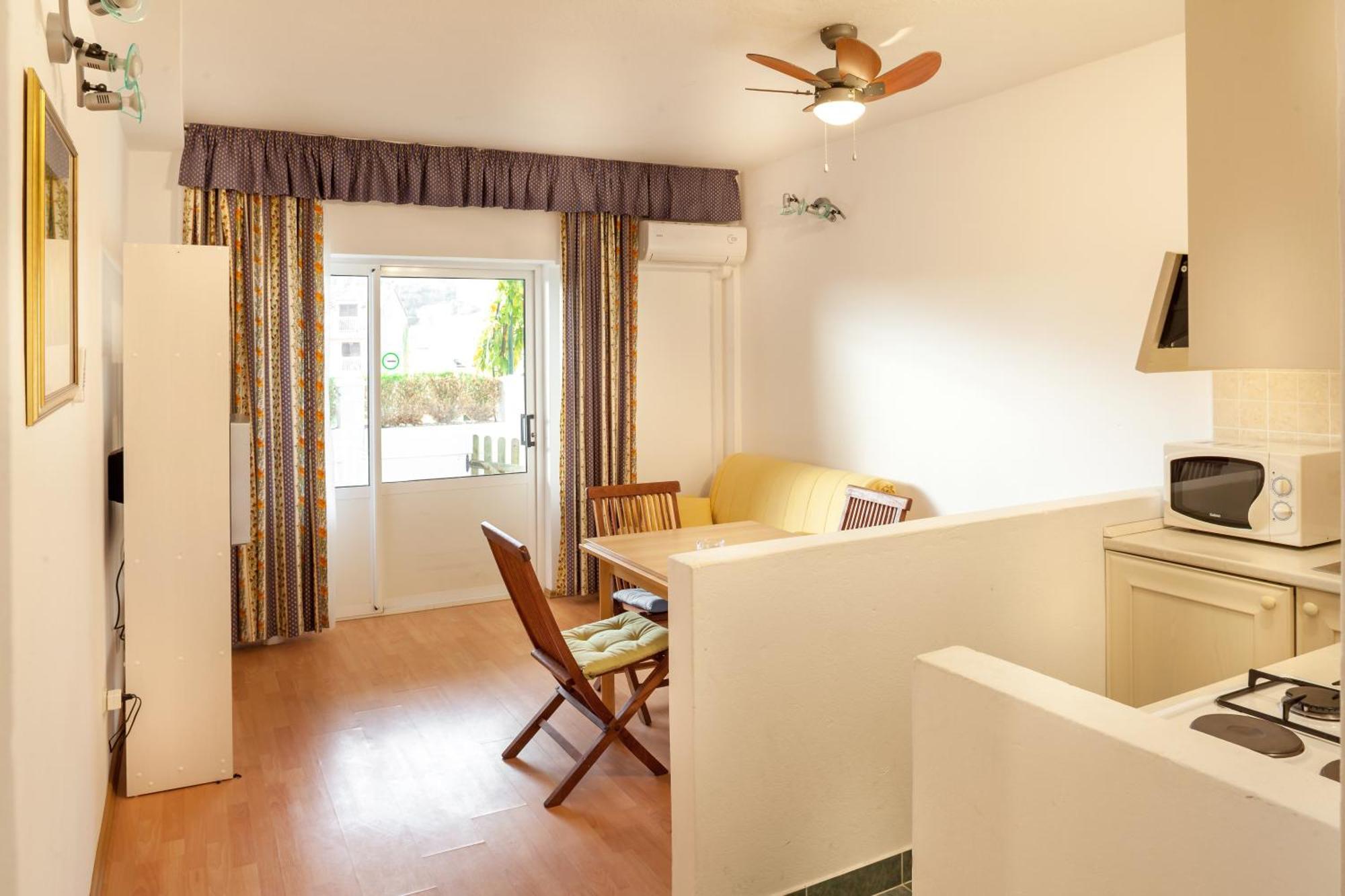 Apartments Leut 80M From The Sea 伯德古拉 客房 照片